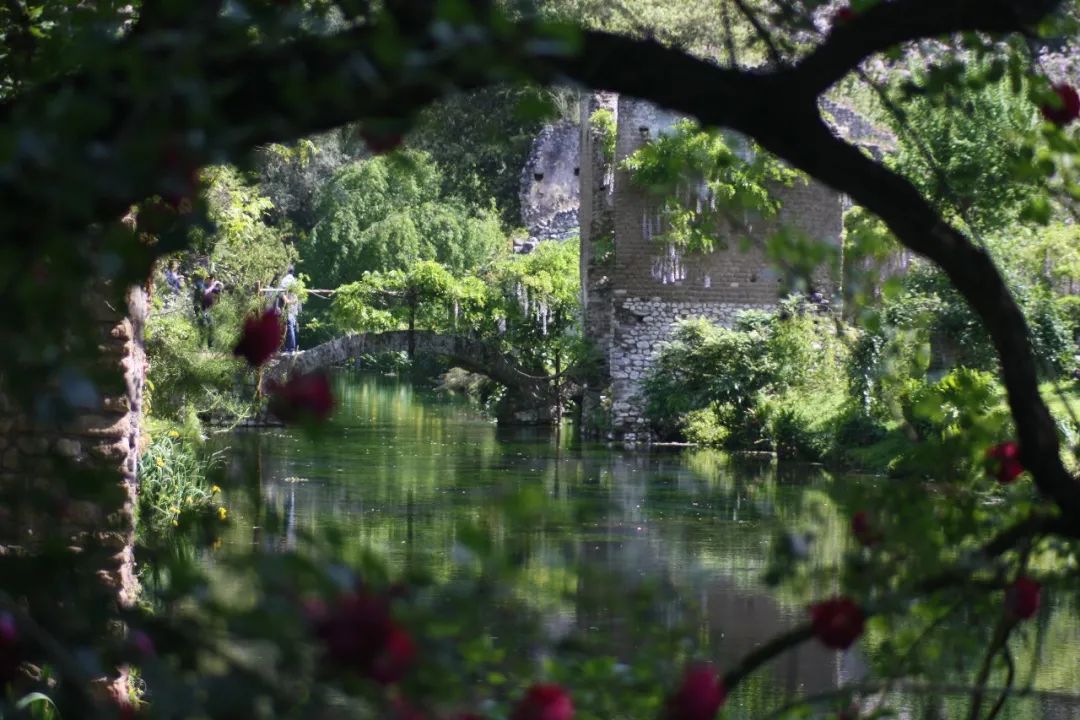 全世界最浪漫的花園！建在廢墟，美如天堂